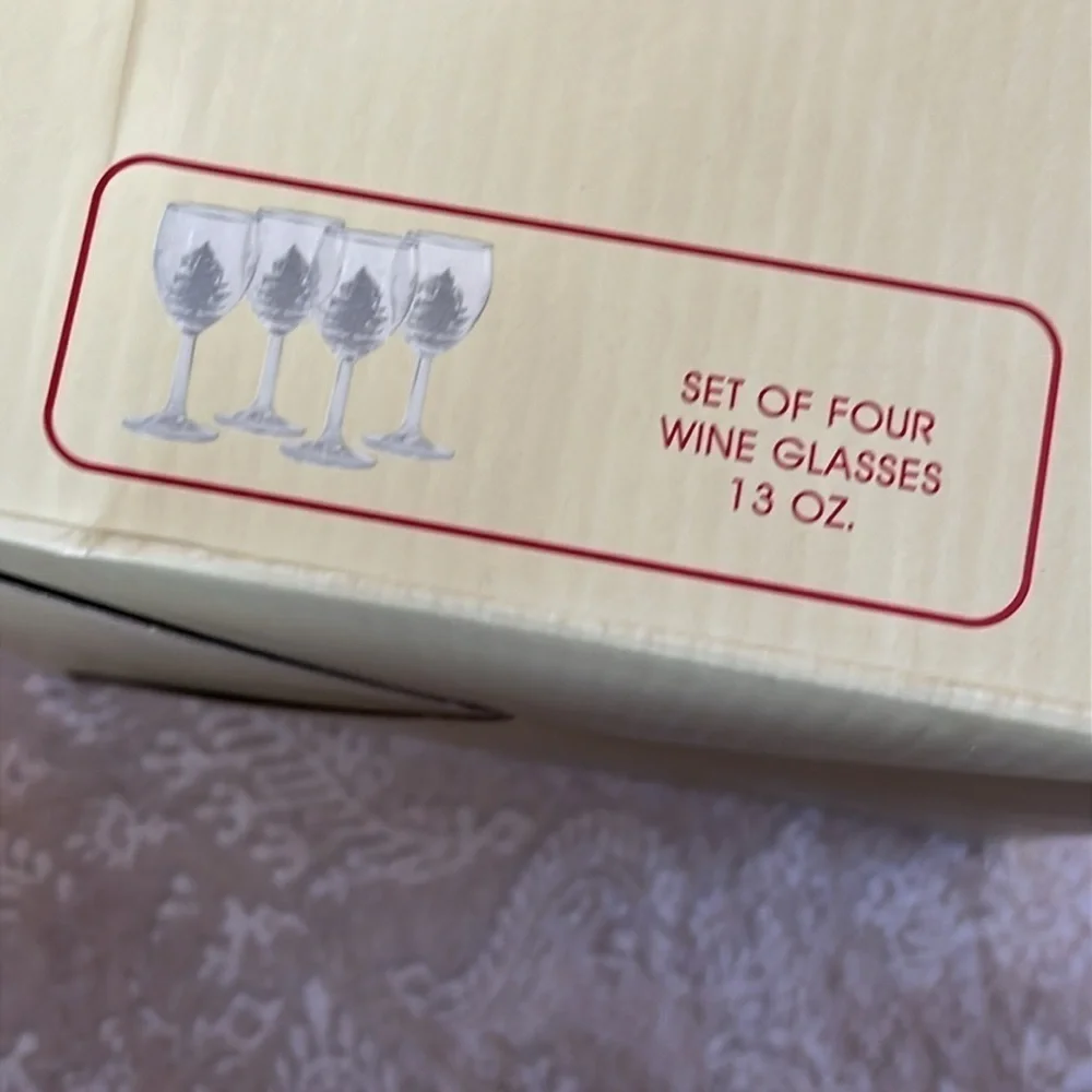 Brand New Spode Set of 4 Wine Glasses Christmas Tree 13 oz Festive Glassware